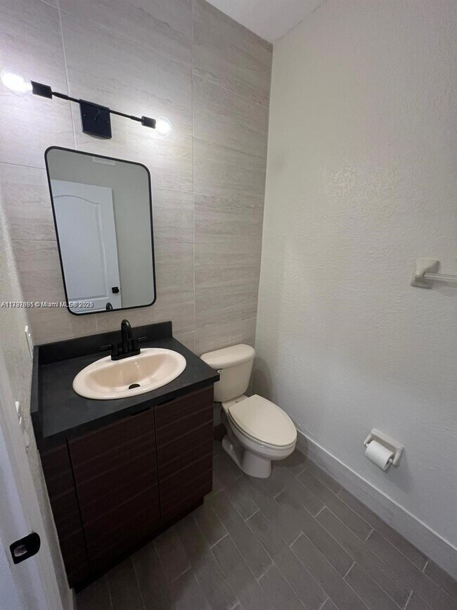 Building Photo - 4405 SW 160th Ave