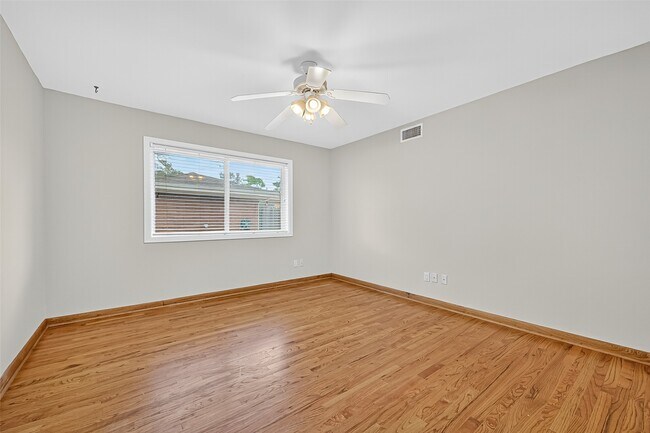 Building Photo - 7223 Alderney Dr