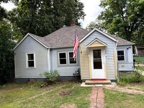 Building Photo - 5115 Maple Hill Dr