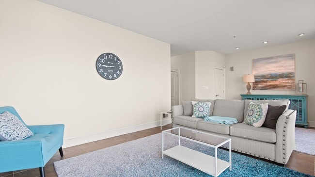Building Photo - Waterfront living in the heart of Canton!