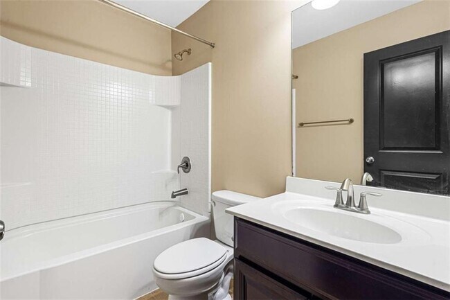 Building Photo - 3378 Vintage Cir SE