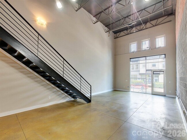 Building Photo - 927 Westmere Ave