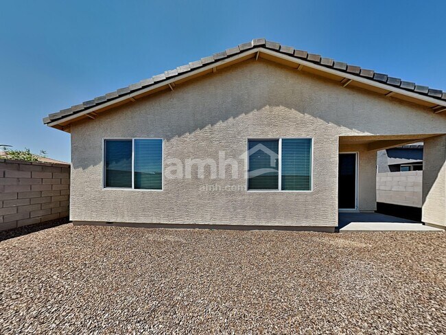 Building Photo - 17165 W Lawrence Ln