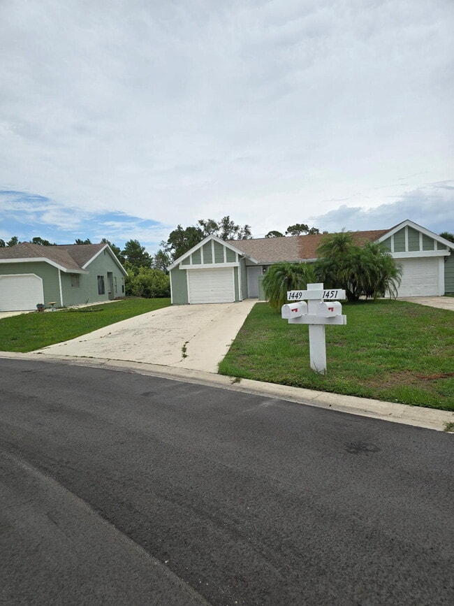 Building Photo - 1449 SE Larkwood Cir