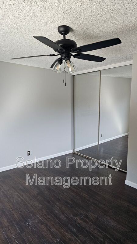 Building Photo - 771 Quartz Ln