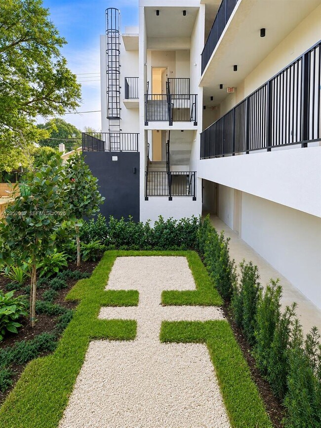 Building Photo - 8106 NE 1st Ave