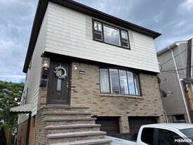 Building Photo - 46 Schuyler Ave
