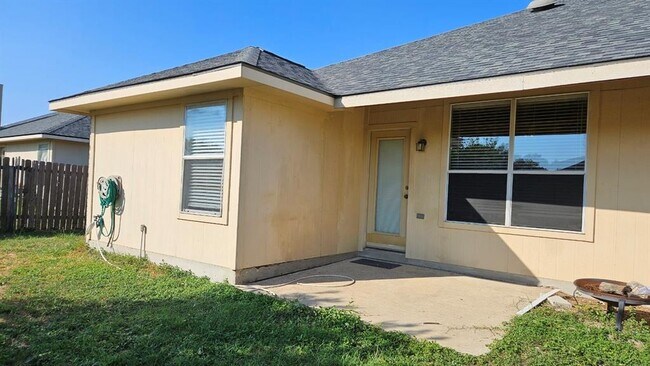 Building Photo - 652 Columbine Ave
