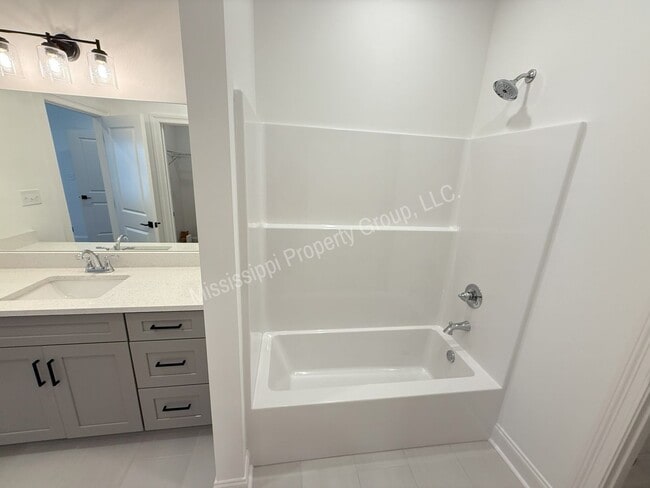 Building Photo - 3BR/3.5BA South Grove For Rent