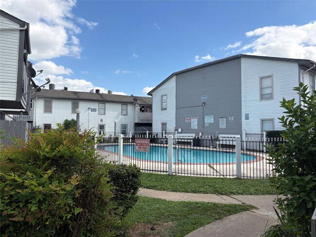 Building Photo - 7200 Clarewood Dr