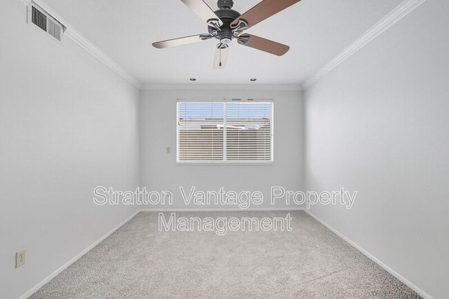 Building Photo - 4114 E Calle Redonda