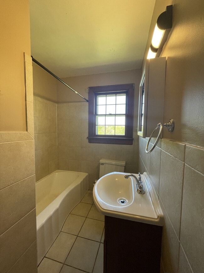 Building Photo - 162 Oak Grove Dr