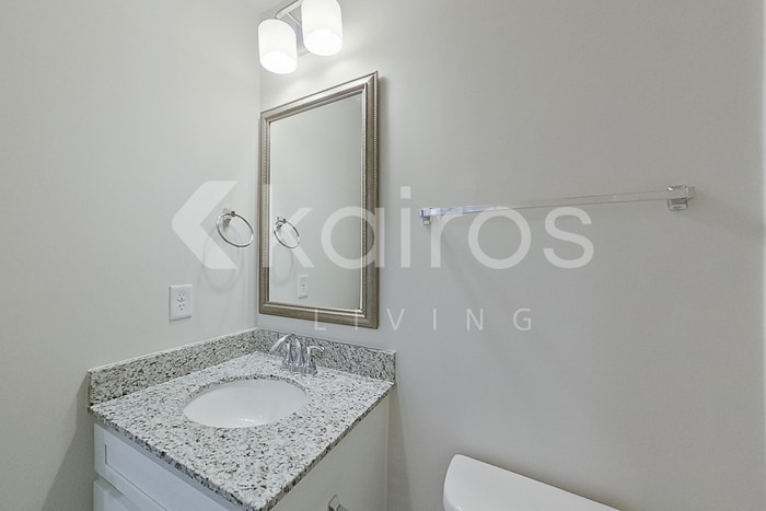 Building Photo - 2461 Banyan Cir