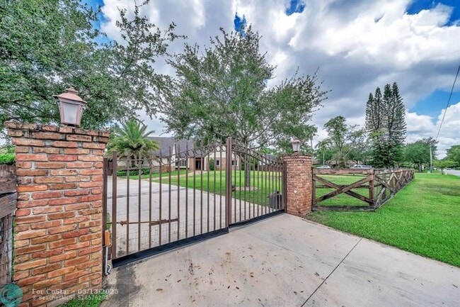 Building Photo - 4920 SW 170th Ave