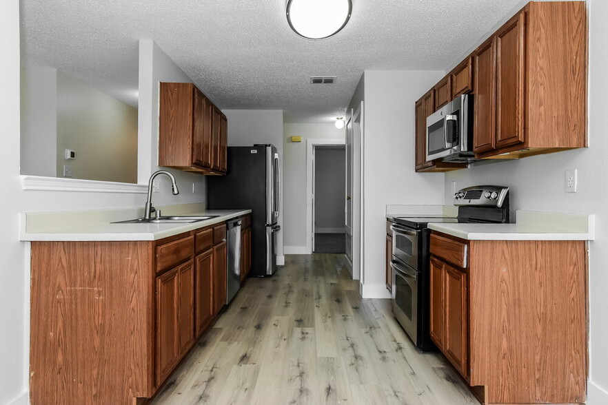 Building Photo - 2327 Graystone Dr
