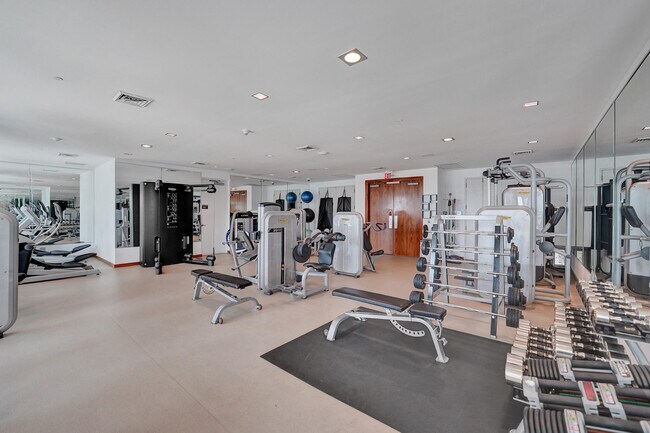 Building Photo - 101 S Fort Lauderdale Beach Blvd