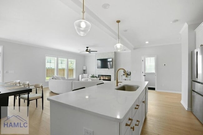 Building Photo - 25 Ashmont St