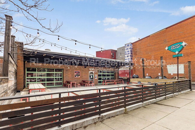 Building Photo - 150 E Main St