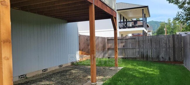 Building Photo - 1775 Daffodil Ln