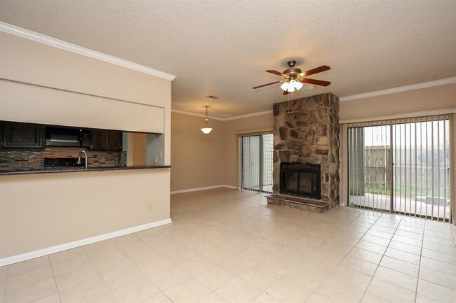 Building Photo - 17417 Red Oak Dr