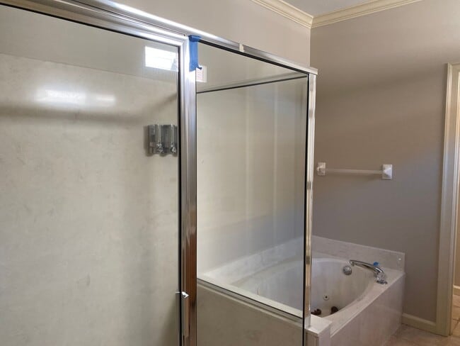 Building Photo - Great Location, close to Everything Harbor Town. Overlooks pond Beautiful view!  Pets allowed wit...