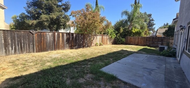 Building Photo - Weston Ranch 4 Bedroom 3 Bathroom Home