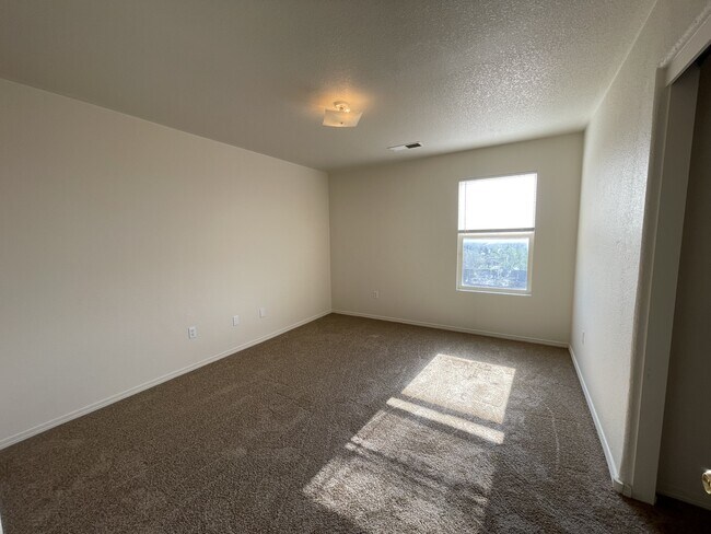 Building Photo - 3200 Ocate Meadows Ct NE