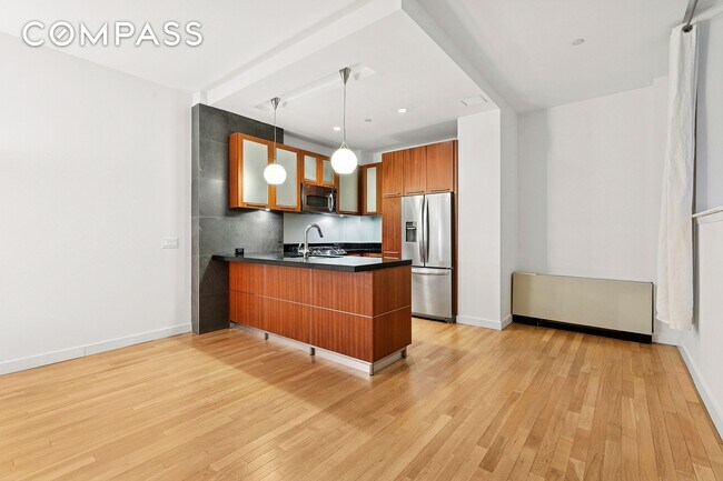 Building Photo - 59 John St