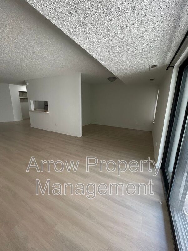 Building Photo - 205 E Arbor Ave