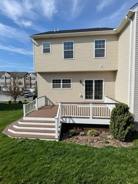 Building Photo - 680 Freedom Dr