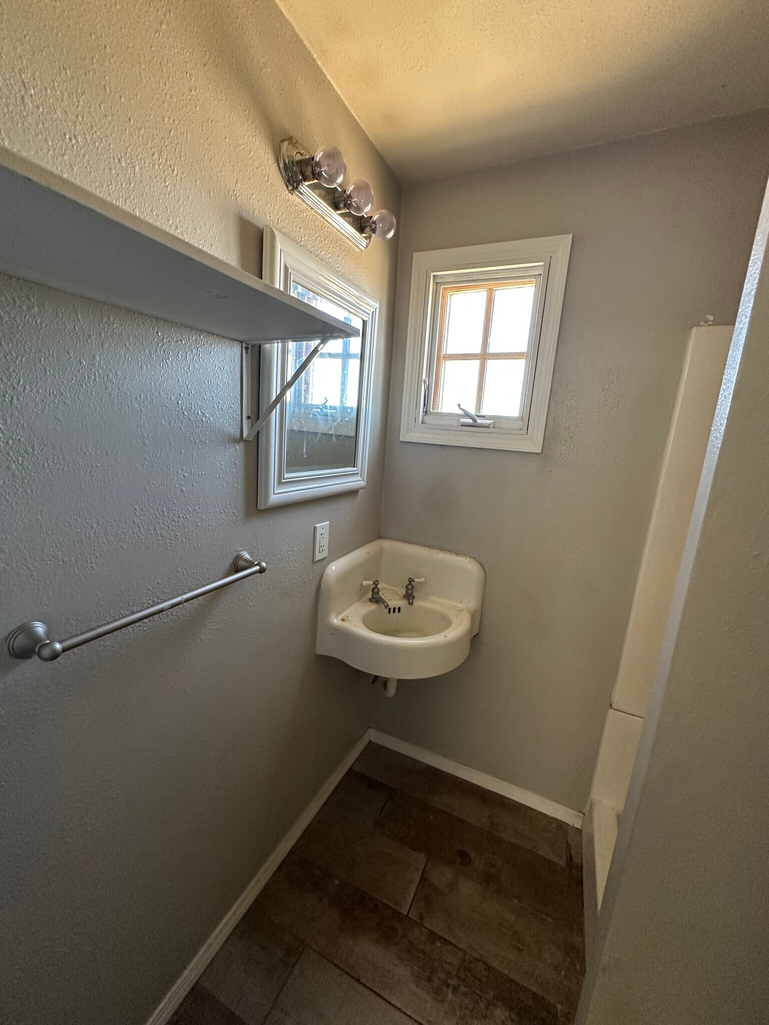 Building Photo - 1431 Tierra del Sol Rd