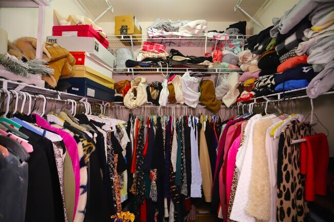 Building Photo - 915 Madison St