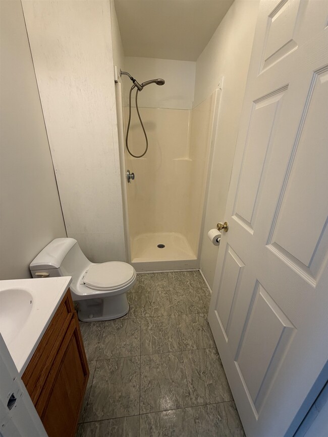 Building Photo - 722 VT-30