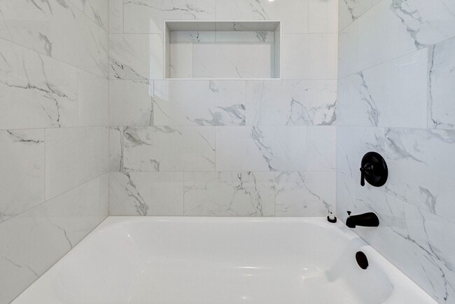 Building Photo - 1703 N Roberson St