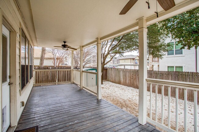 Building Photo - 3 Bedroom/2.5 Bath Pecan Hill Subdivision