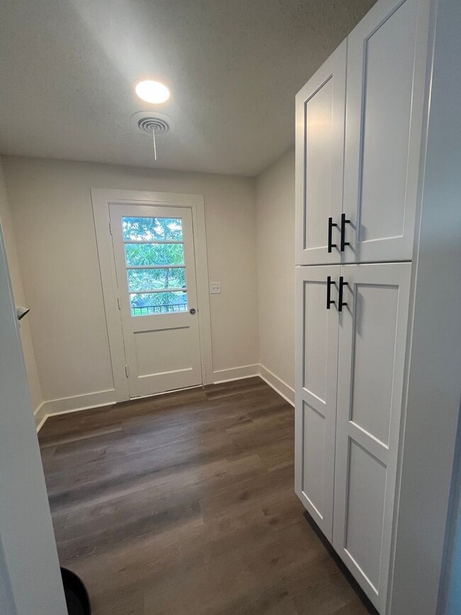 Building Photo - Fully Renovated 3BR/1.5BA – Prime Location + Lawn Care Included