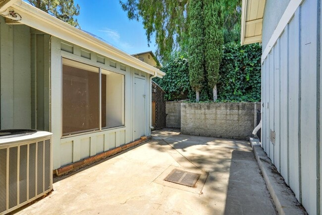Building Photo - 8461 Valley Circle Blvd