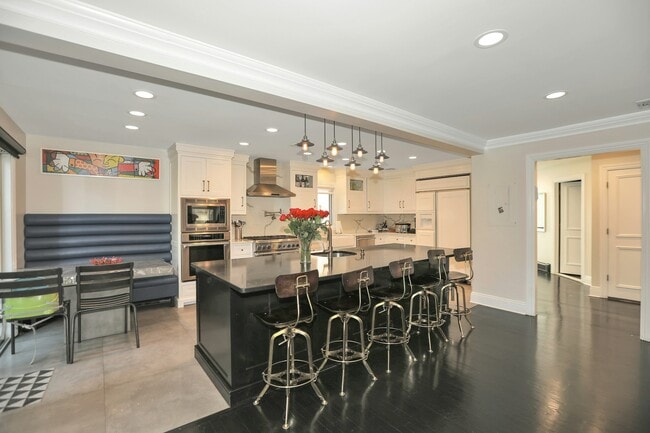 Building Photo - 357 Tom Hunter Rd