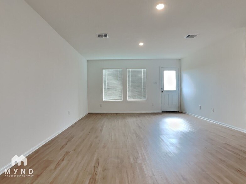 Building Photo - 9002 Burnet Flds Dr