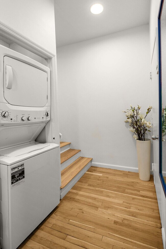 Building Photo - 69 Leonard St