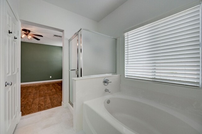 Building Photo - Stunning one story in the NW!