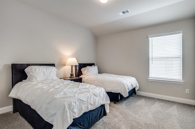 Building Photo - 1718 Lisa Ct