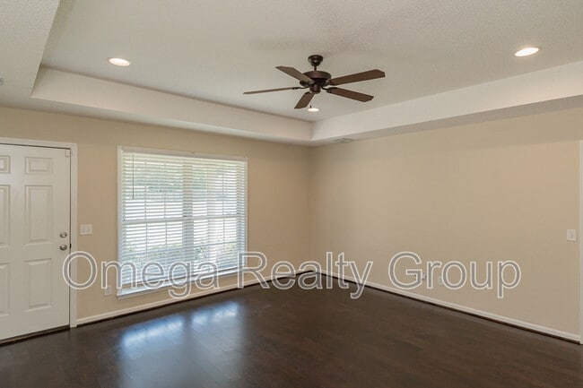 Building Photo - 13865 Roanoke Dr