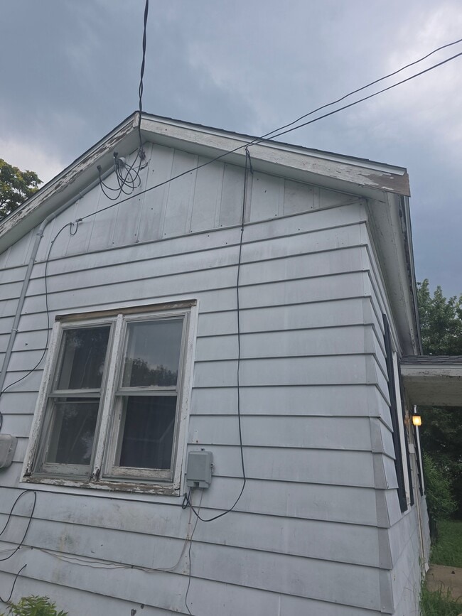 Building Photo - 1021 Maple St