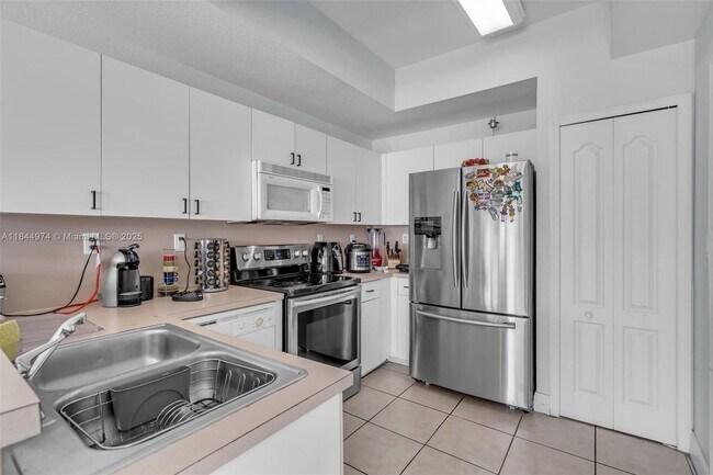 Building Photo - 8838 W Flagler St