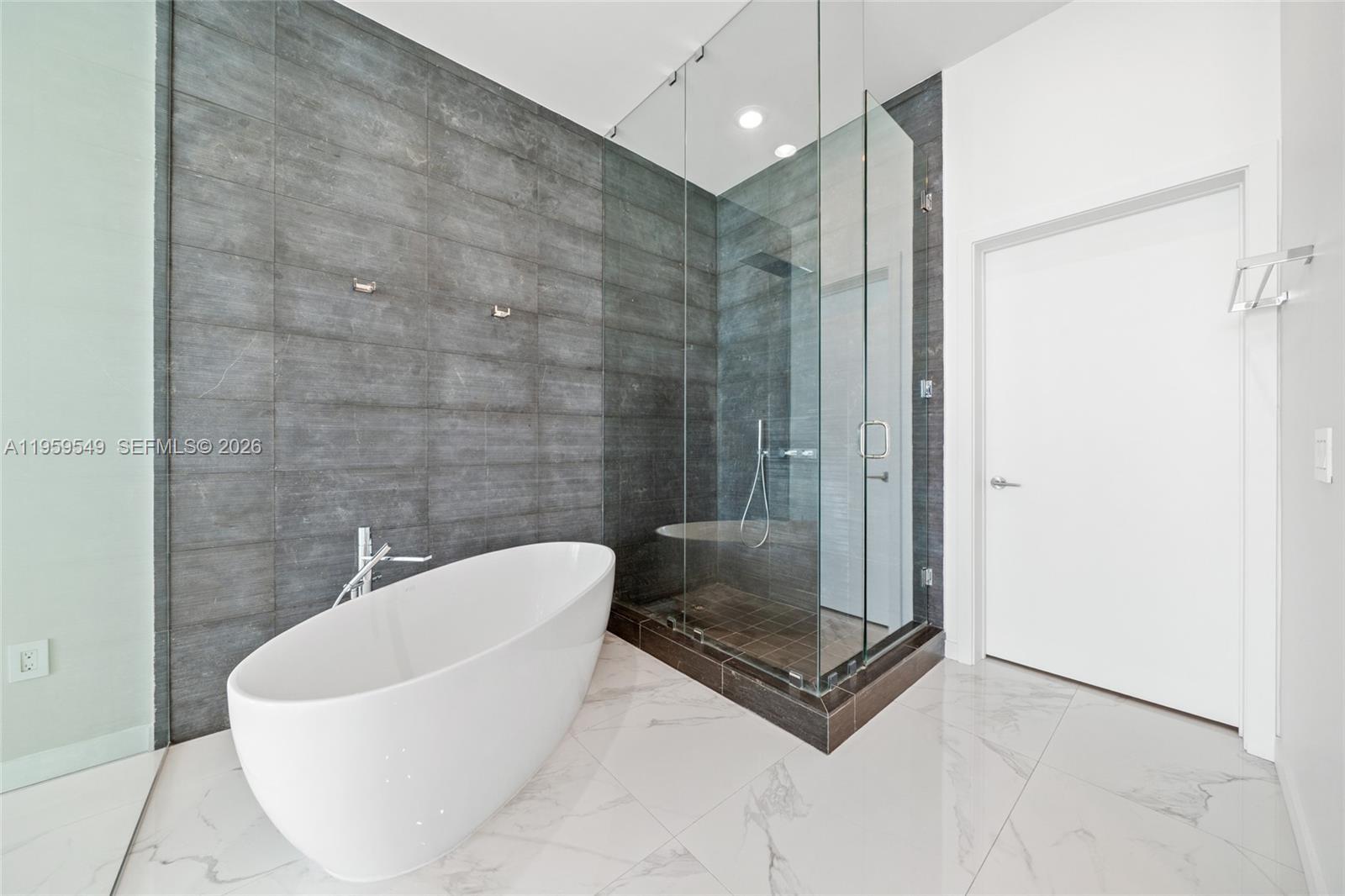 Building Photo - 480 NE 31st St