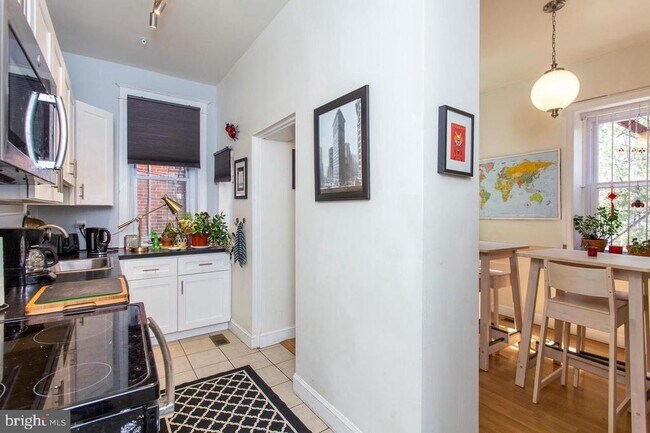 Building Photo - 922 S 49th St
