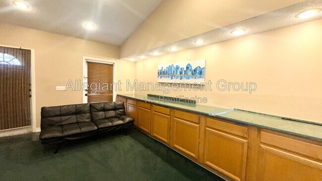 Building Photo - 223 Lake Davenport Estates Dr