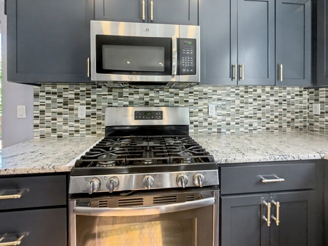 Building Photo - 588 SW 197th Pl