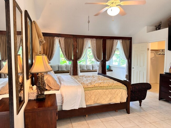 Building Photo - Gated Home in Hawaiian Paradise Park